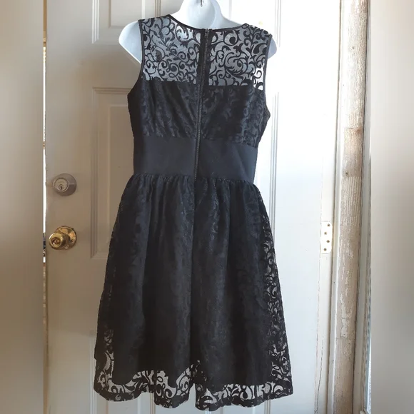 Flocked Velvet Dress - Picture 9 of 11